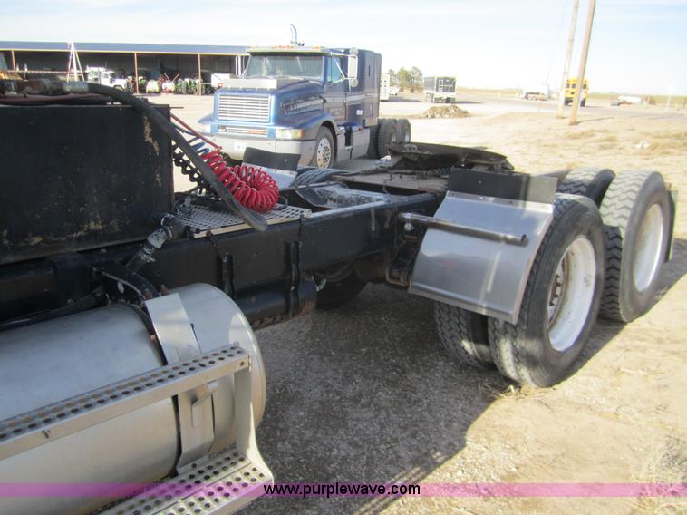 image for item B5606 1986 Freightliner FLC semi truck