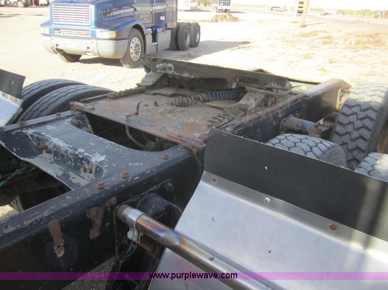 image for item B5606 1986 Freightliner FLC semi truck