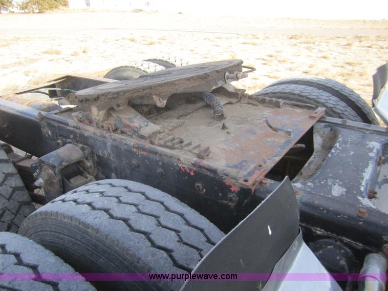 image for item B5606 1986 Freightliner FLC semi truck