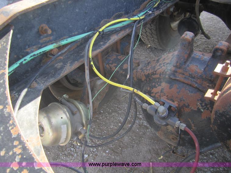 image for item B5606 1986 Freightliner FLC semi truck