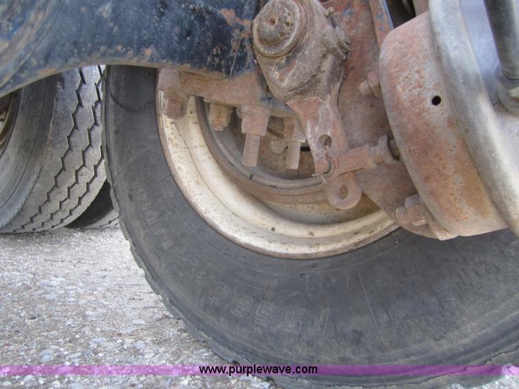 image for item B5606 1986 Freightliner FLC semi truck