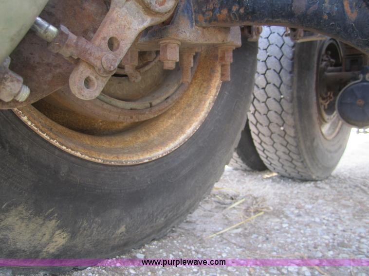 image for item B5606 1986 Freightliner FLC semi truck