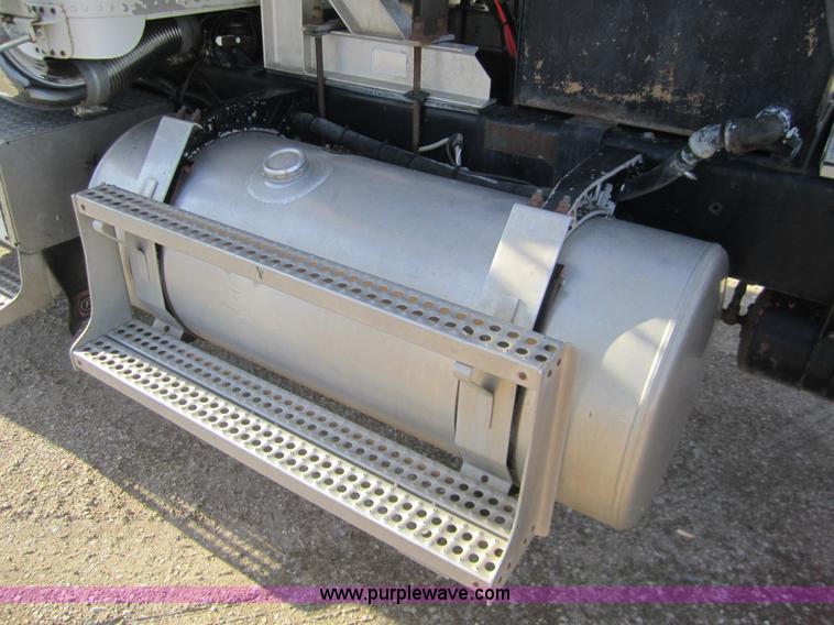 image for item B5606 1986 Freightliner FLC semi truck