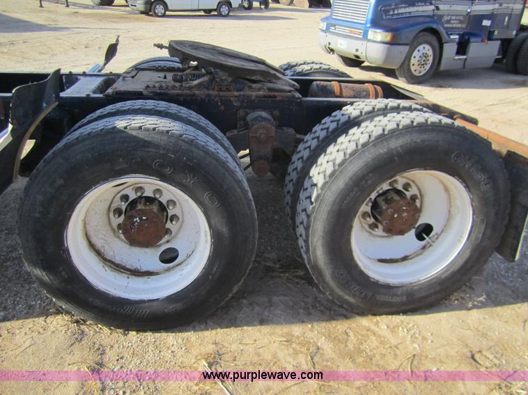 image for item B5606 1986 Freightliner FLC semi truck