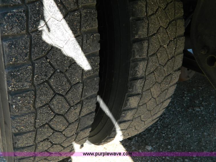 image for item D8758 2001 utility box van trailer