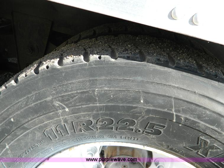 image for item D8758 2001 utility box van trailer