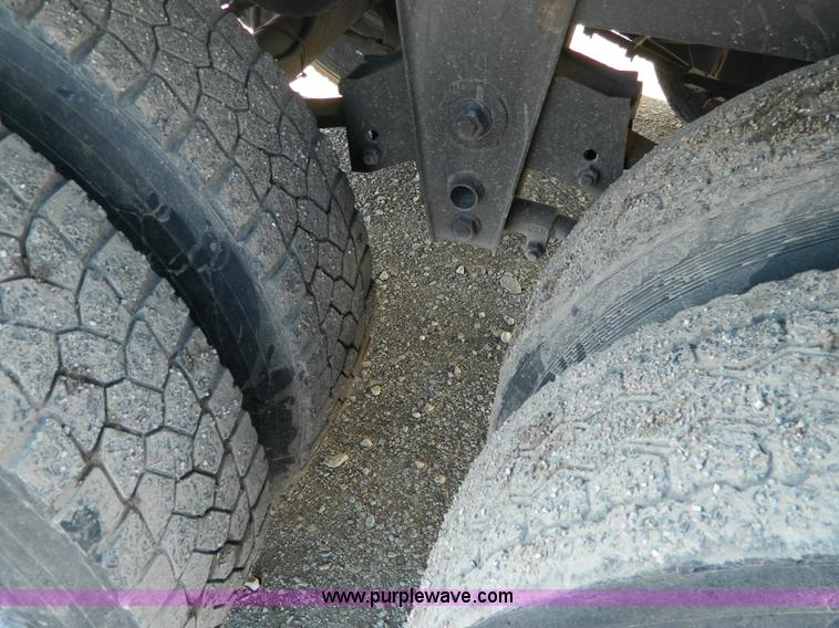 image for item D8758 2001 utility box van trailer