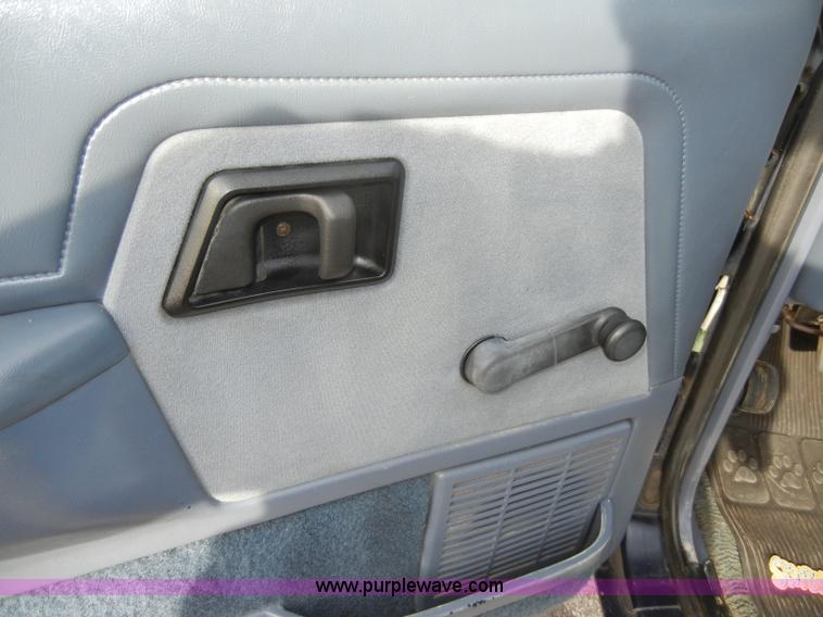 image for item A3457 1992 Ford Ranger XLT pickup truck
