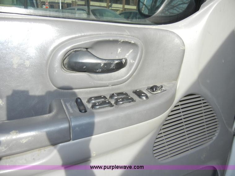 image for item A3460 2002 Ford F150 Lariat super crew pickup truck