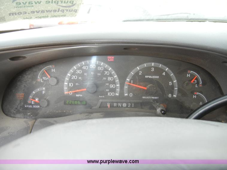 image for item A3460 2002 Ford F150 Lariat super crew pickup truck