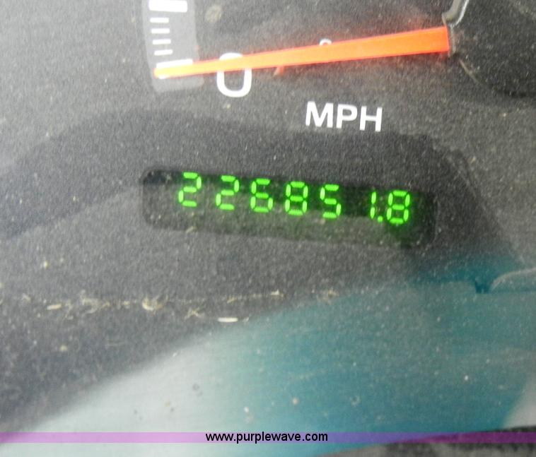 image for item A3460 2002 Ford F150 Lariat super crew pickup truck