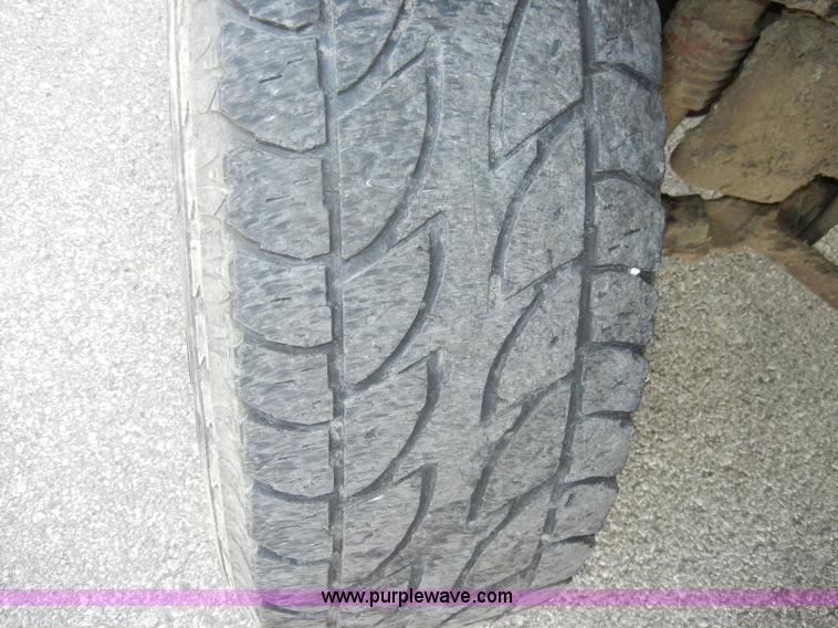 image for item A3460 2002 Ford F150 Lariat super crew pickup truck