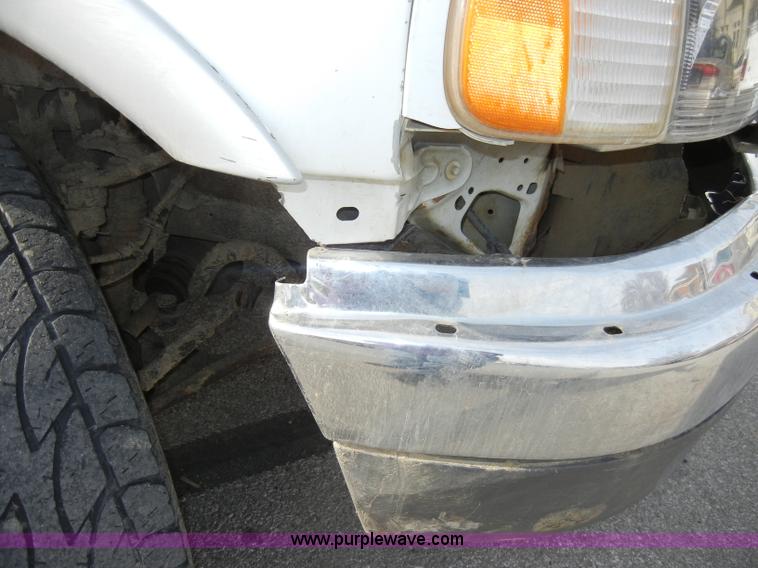 image for item A3460 2002 Ford F150 Lariat super crew pickup truck