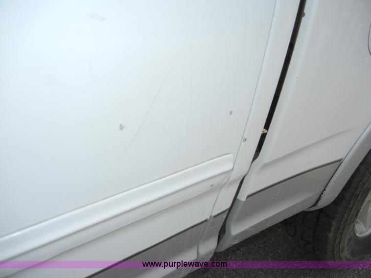 image for item A3460 2002 Ford F150 Lariat super crew pickup truck