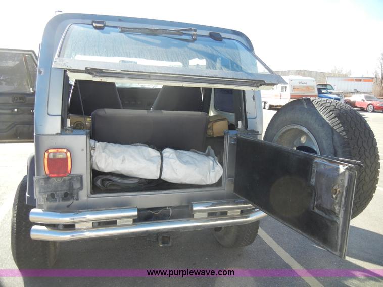 image for item A3467 1994 Jeep Wrangler SUV