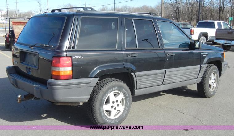 image for item A3468 1995 Jeep Grand Cherokee Laredo SUV