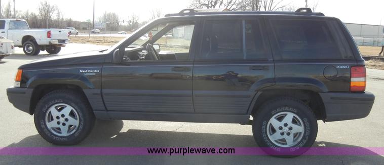 image for item A3468 1995 Jeep Grand Cherokee Laredo SUV