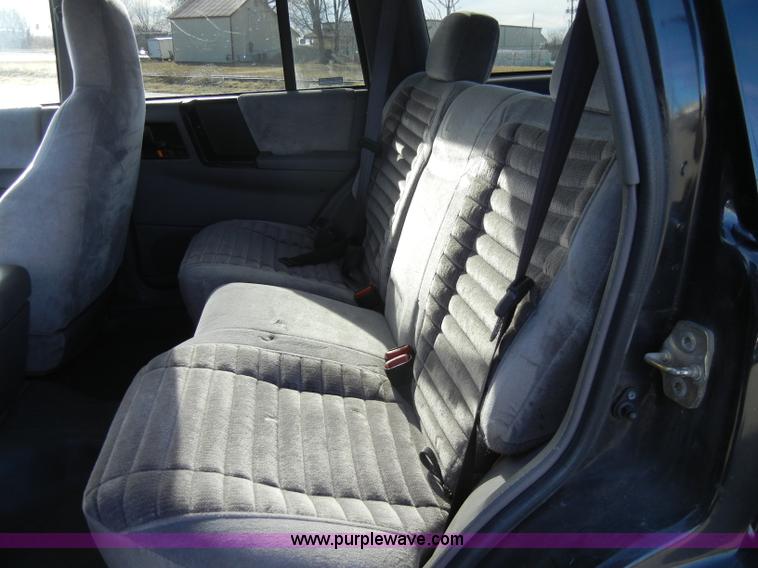 image for item A3468 1995 Jeep Grand Cherokee Laredo SUV