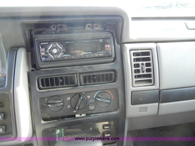 image for item A3468 1995 Jeep Grand Cherokee Laredo SUV
