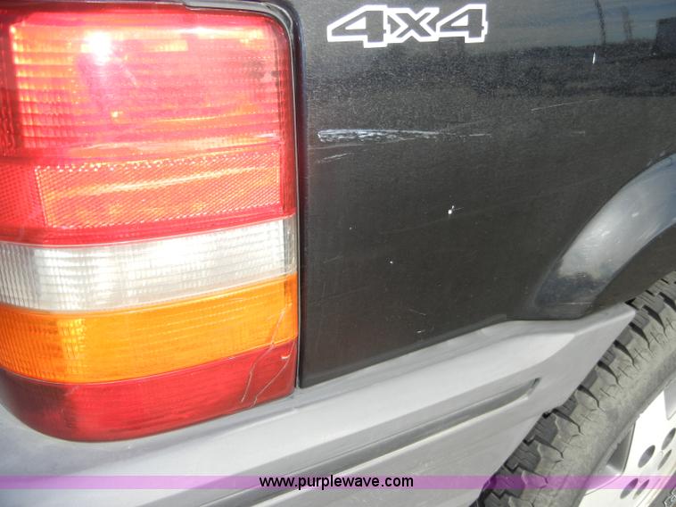 image for item A3468 1995 Jeep Grand Cherokee Laredo SUV