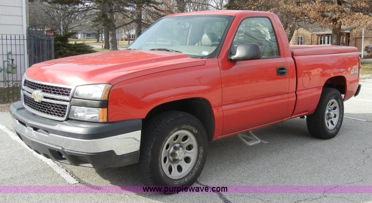 image for item A6702 2006 Chevrolet Silverado 1500 pickup truck