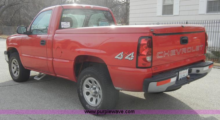 image for item A6702 2006 Chevrolet Silverado 1500 pickup truck