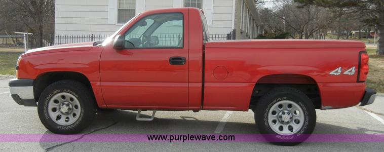 image for item A6702 2006 Chevrolet Silverado 1500 pickup truck