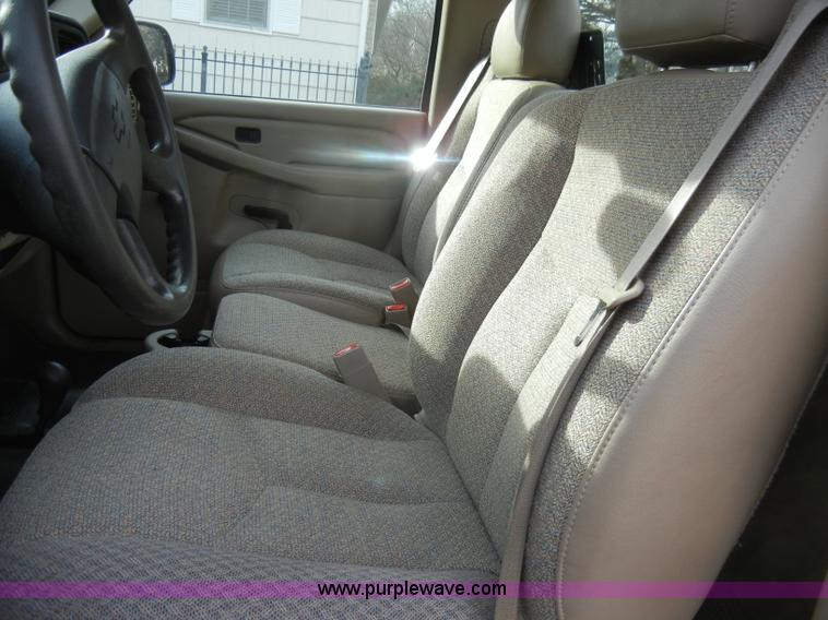 image for item A6702 2006 Chevrolet Silverado 1500 pickup truck