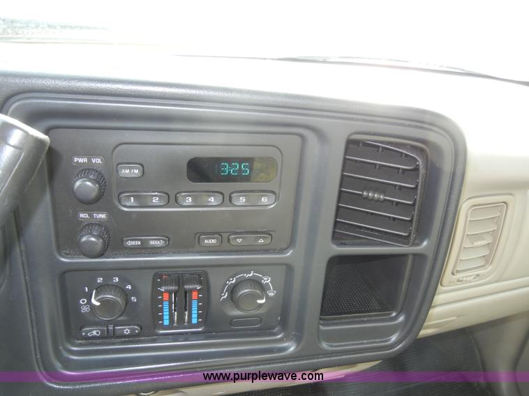 image for item A6702 2006 Chevrolet Silverado 1500 pickup truck