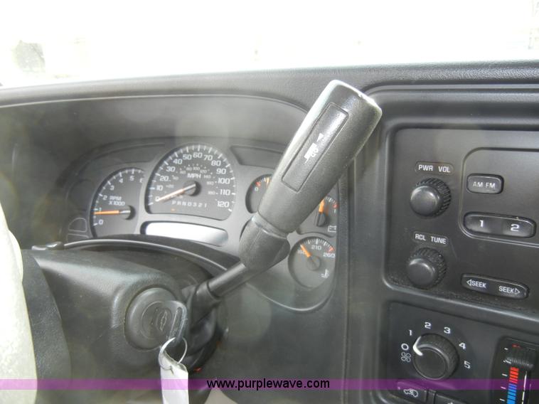 image for item A6702 2006 Chevrolet Silverado 1500 pickup truck