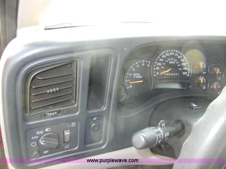 image for item A6702 2006 Chevrolet Silverado 1500 pickup truck
