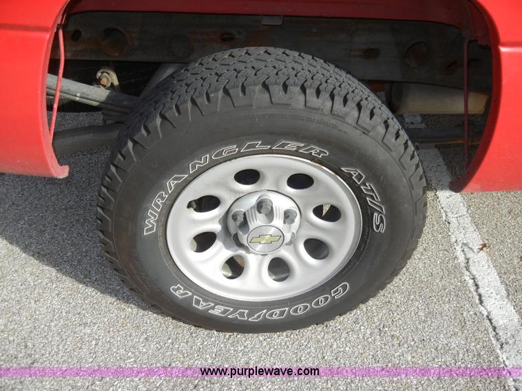 image for item A6702 2006 Chevrolet Silverado 1500 pickup truck