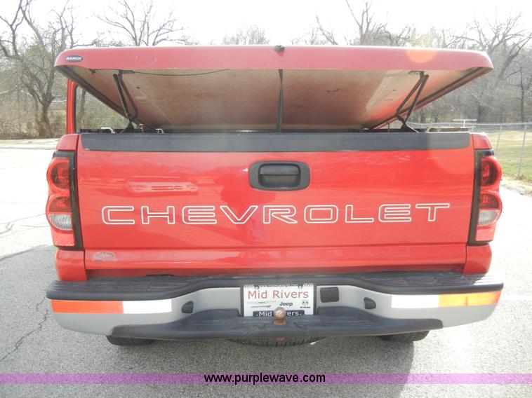 image for item A6702 2006 Chevrolet Silverado 1500 pickup truck