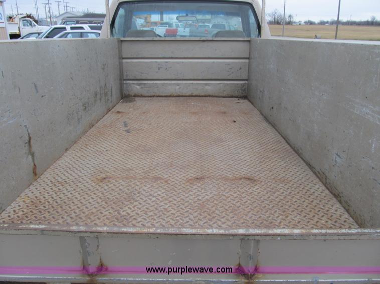 image for item B2593 1992 Chevrolet 2500 pickup truck with service bed