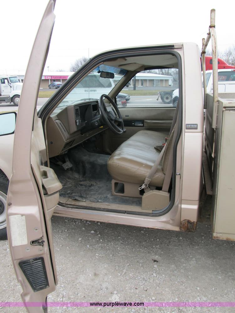 image for item B2593 1992 Chevrolet 2500 pickup truck with service bed