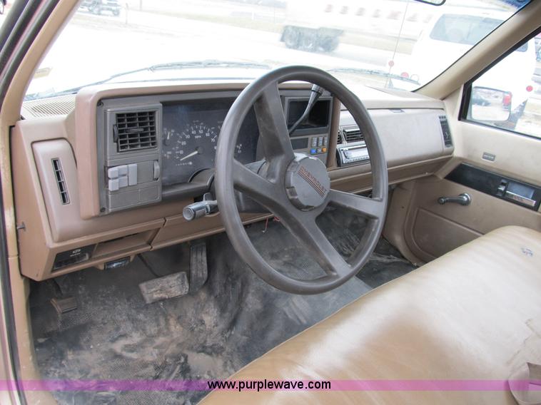 image for item B2593 1992 Chevrolet 2500 pickup truck with service bed