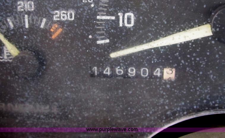 image for item B2593 1992 Chevrolet 2500 pickup truck with service bed