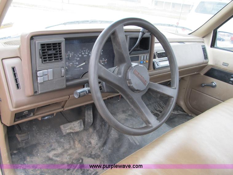 image for item B2593 1992 Chevrolet 2500 pickup truck with service bed