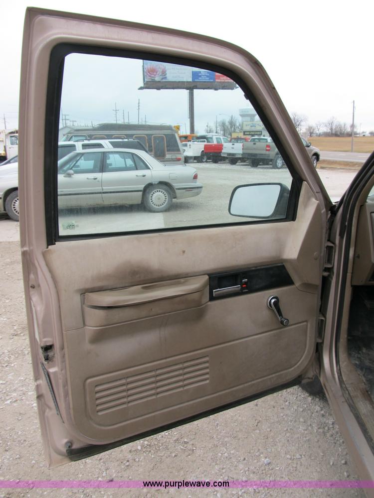 image for item B2593 1992 Chevrolet 2500 pickup truck with service bed