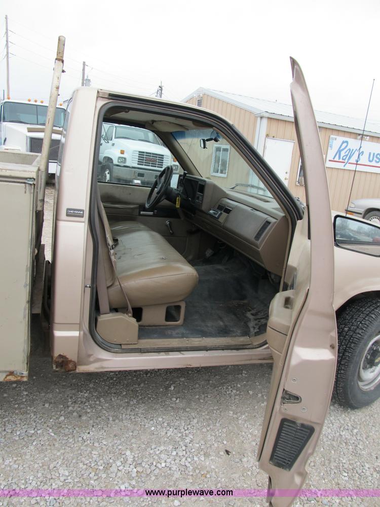 image for item B2593 1992 Chevrolet 2500 pickup truck with service bed