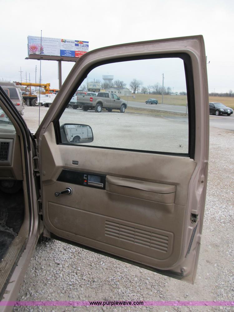 image for item B2593 1992 Chevrolet 2500 pickup truck with service bed