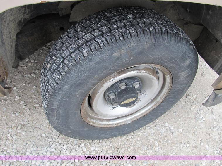 image for item B2593 1992 Chevrolet 2500 pickup truck with service bed