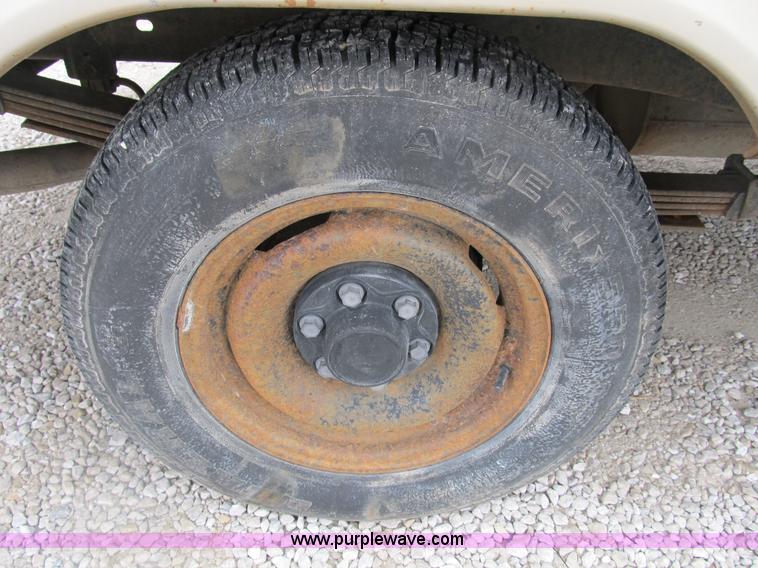 image for item B2593 1992 Chevrolet 2500 pickup truck with service bed