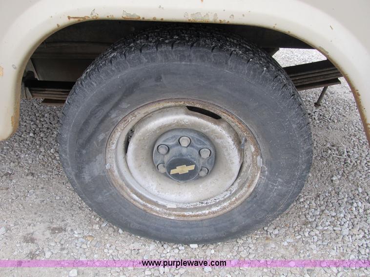 image for item B2593 1992 Chevrolet 2500 pickup truck with service bed