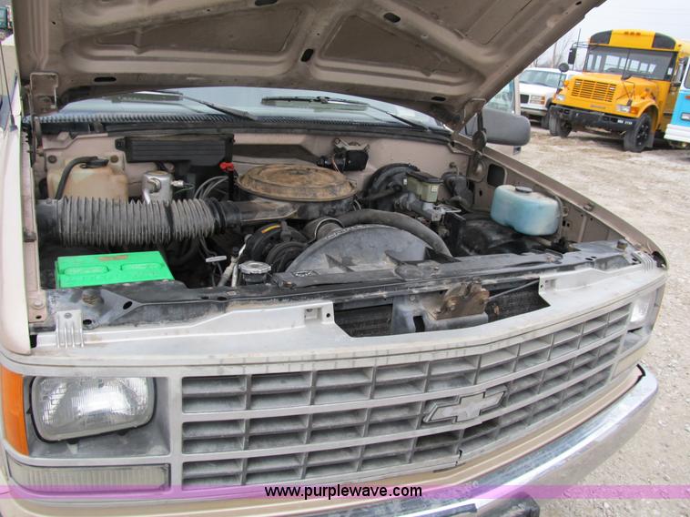 image for item B2593 1992 Chevrolet 2500 pickup truck with service bed