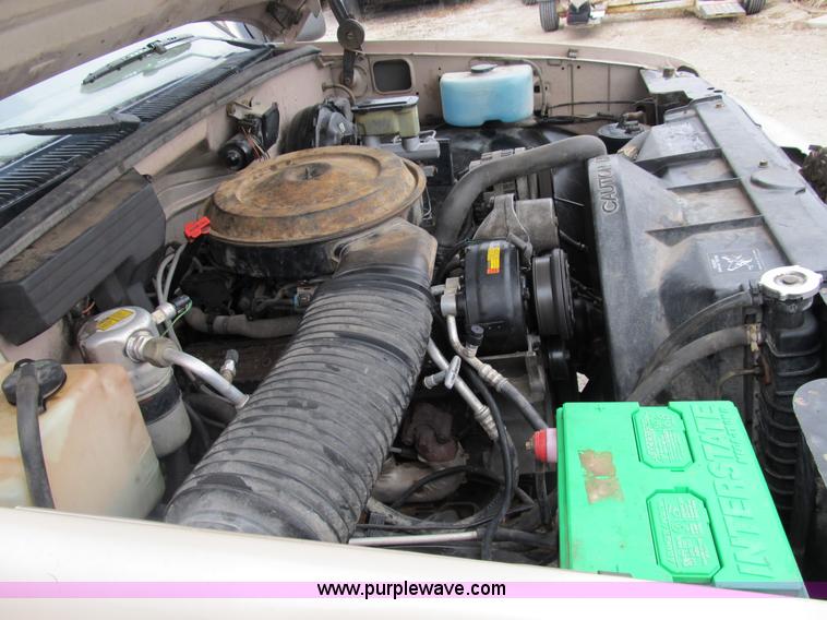 image for item B2593 1992 Chevrolet 2500 pickup truck with service bed