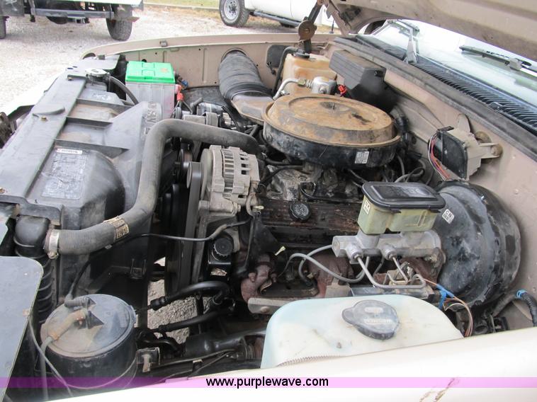 image for item B2593 1992 Chevrolet 2500 pickup truck with service bed