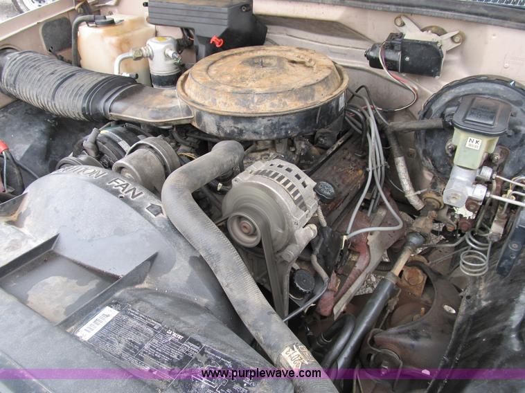 image for item B2593 1992 Chevrolet 2500 pickup truck with service bed