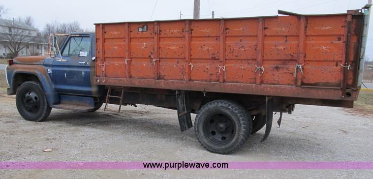 image for item B2595 1973 Ford F700 dump truck