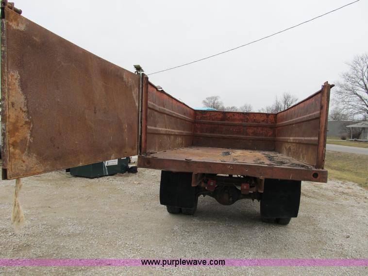image for item B2595 1973 Ford F700 dump truck
